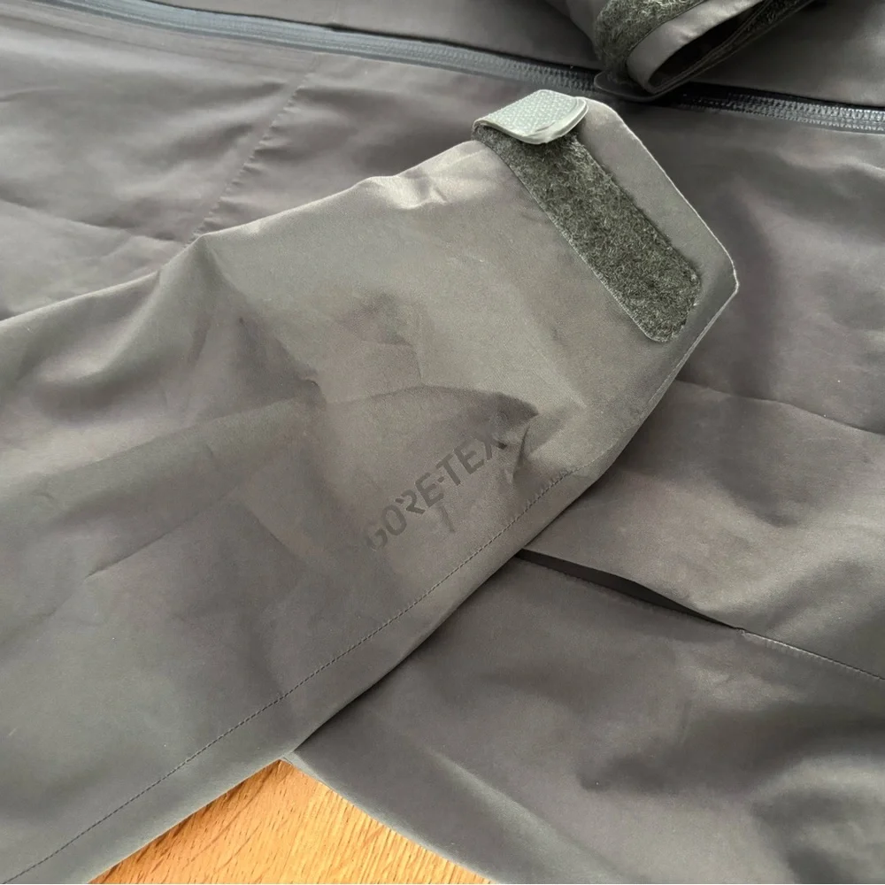 Excellent condition Liquid Point Goretex Waterproof Shell - Picture 5 of 6